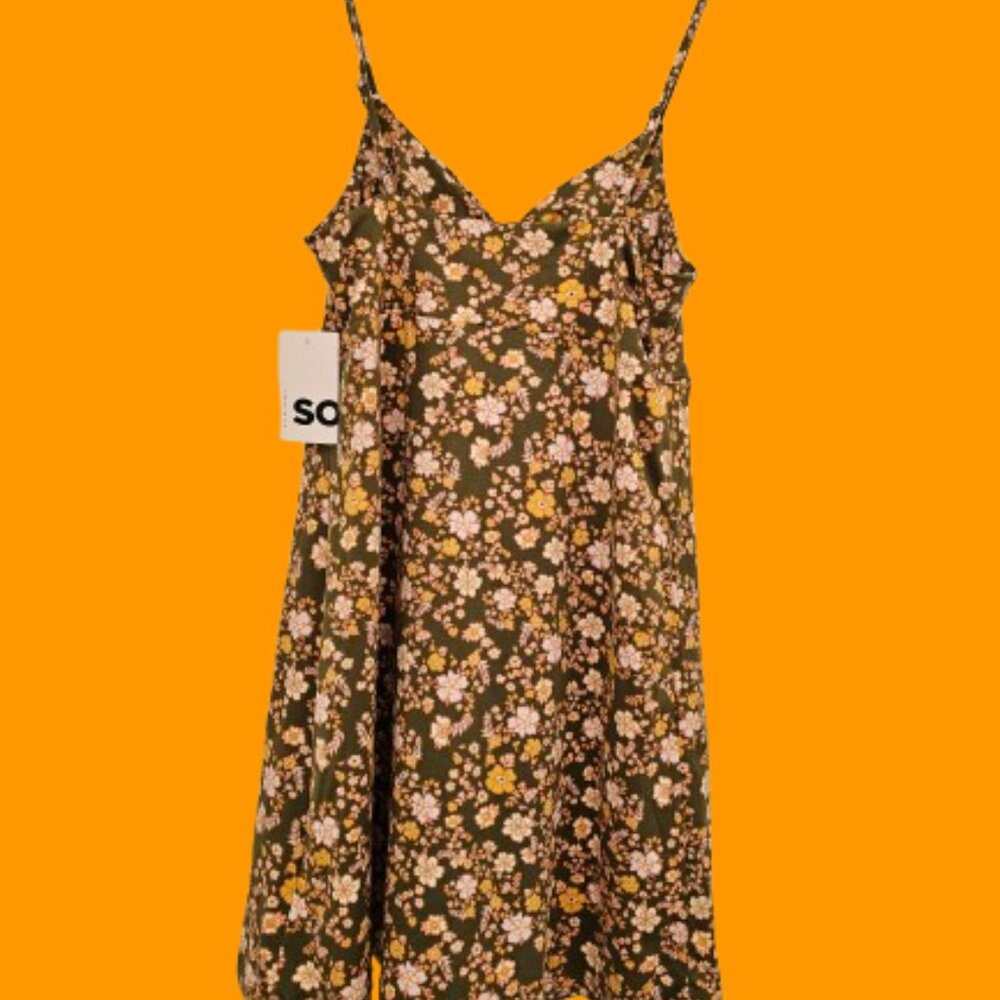 SO WOMEN SPAGHETTI STRAPFLOWER TOP - SIZE MEDIUM